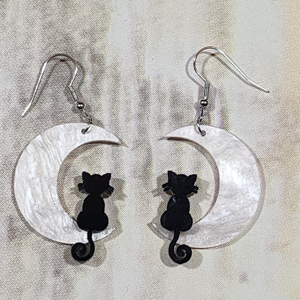 Black cat sitting on the moon NWT fish hook earrings
